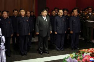 Kim Jong Unas pagerbė mirusį Šiaurės Korėjos propagandistą ir asmenybės kulto sumanytoją