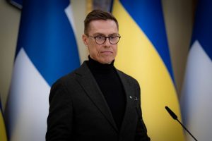 Suomijos prezidentas: mes žaidžiame ukrainiečių gyvybėmis