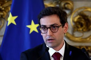 Ministras: Prancūzija nebesuinteresuota kalbėtis su Rusija
