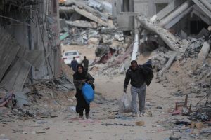 „Hamas“: delegatai išvyksta iš Kairo į konsultacijas dėl paliaubų Gazos Ruože