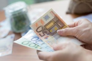 Vilniaus rajone iš namo pavogtas seifas su pinigais: nuostolis – 3 tūkst. eurų