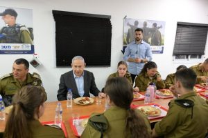 B. Netanyahu: Izraelio principas yra – kas puola mus, tą puolame mes