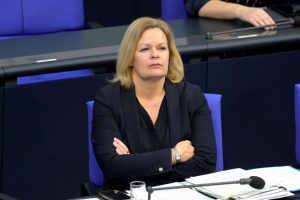 Vokietijos vidaus reikalų ministrė perspėjo dėl Rusijos kišimosi į rinkimus