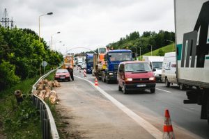Nelaimė Radviliškio rajone: susidūrė du vilkikai, vienas vairuotojų – reanimacijoje