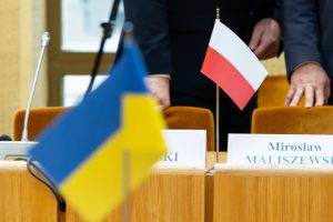 Ministras: Lenkija pasiruošusi padėti Ukrainai sugrąžinti šaukiamojo amžiaus vyrus