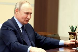 ES užsienio reikalų vadovas V. Putinui: nustokite laukti, kol mes pavargsime, mes nepavargsime
