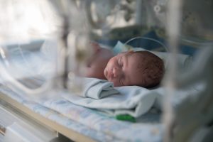 Ministerijos nesutaria dėl siūlymo didinti išmoką gimus neišnešiotam kūdikiui