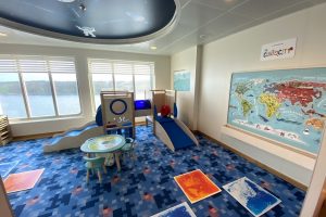 Jūriniais keltais keliaujančių šeimų pramogoms – dar vienas „CurioCity“ vaikų žaidimų kambarys