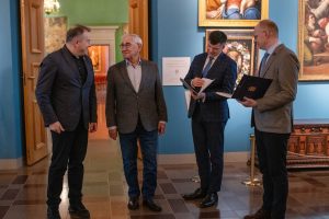 P. Kiznis Valdovų rūmams Vilniuje dovanojo dar šešis paveikslus