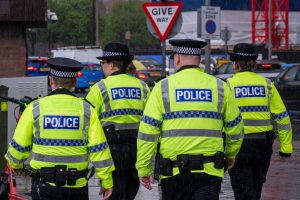 Tauragės policija paskelbė Anglijoje kartu su 7-mečiu sūnumi dingusios lietuvės paiešką