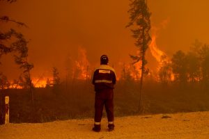 Sibire nekontroliuojamai siaučia miškų gaisrai: su jais kovoti turėję rusų kariai – Ukrainoje