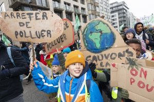 Tūkstančiai protestuotojų Briuselyje reikalavo imtis skubių veiksmų dėl klimato kaitos