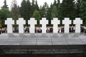 Lietuvoje minimos 32-osios Medininkų žudynių metinės