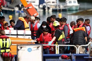 Prancūzija: Lamanšo sąsiauryje apvirto migrantų laivas, žuvo vienas žmogus