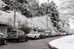 Dalyje Lietuvos silpnai sninga, dieną eismo sąlygas gali sunkinti šlapdriba