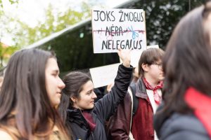 Vilniuje – piketas prieš migrantų apgręžimą: skandavo „Lietuvos pasienis – mirties zona“