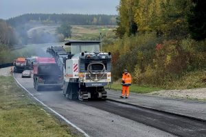 „Nemuno žiede“ klojamas naujas asfaltas