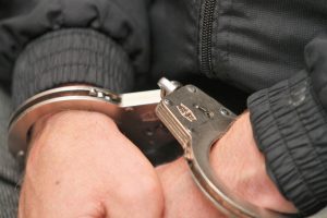 Vilniuje sulaikytas 13 lankstinukų galimai su narkotikais turėjęs vyras