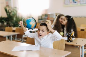 Trečdalis lietuvių mano, kad ugdymas mokyklose turi vykti lietuvių ir tautinėmis kalbomis