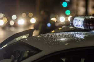 Kaune du vyrai perduoti medikams: automobilyje pareigūnai įtaria radę narkotikų