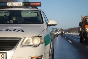Kelyje Vilnius-Kaunas – BMW ir „VW Passat“ avarija: sužaloti penki žmonės