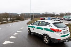 Vilniuje uniformuotas pareigūnas sukėlė avariją: medikų pagalbos prireikė keleivei