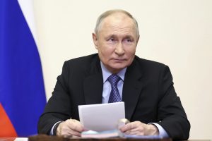 V. Putinas pasirašė įstatymą dėl turto konfiskavimo už „melagienas“ apie kariuomenę