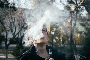 Klaipėdos rajonas kyla į kovą: sieks sumažinti mokinių rūkymą ir narkotikų vartojimą
