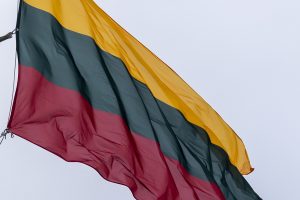 Seimas liberalizavo valstybės vėliavos iškėlimo tvarką