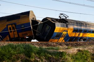 Nyderlanduose nuo bėgių nuvažiavo traukinys: vienas keleivis žuvo, sužeistųjų – kelios dešimtys