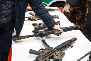 Policijos departamentas: teiginiai, kad Lietuvoje negalima verstis ginklų pramone, – klaidingi