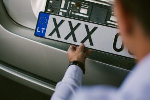 G. Landsbergis: dėl automobilių su rusiškais numeriais draudimo EK sprendimai yra privalomi