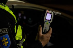 Policijos reidai – tarsi melo detektorius: patikrina vairuotojo girtumą ir sąžiningumą