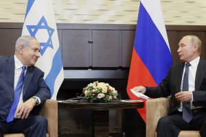 V. Putinas pasveikino B. Netanyahu sugrįžus į valdžią Izraelyje: ketina stiprinti bendradarbiavimą