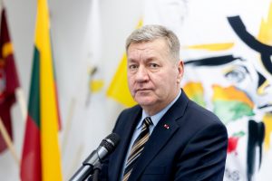 Baigėsi parašų rinkimo terminas prezidento rinkimuose: V. Tutkus į VRK atvyko paskutinėmis minutėmis