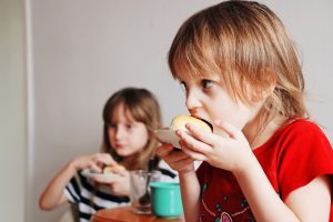 Vaikų viršsvorį lemia netinkama mityba: kaip apsaugoti savo atžalas?