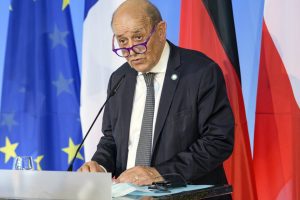 Prancūzija kaltina Australiją ir JAV „melu“ kilus „rimtai krizei“