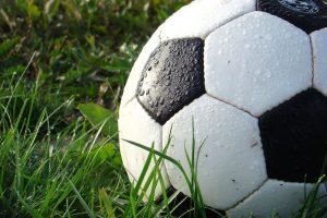 Sušvelninus karantino ribojimus, atnaujinamas šalies futbolo čempionatas