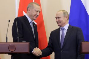 Rusija ir Turkija derasi dėl papildomų S-400 raketų sistemų tiekimo
