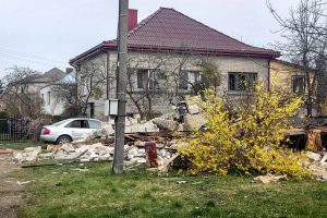 Aliarmas Garliavoje: po sprogimo sugriuvo namas, iš griuvėsių ištrauktas žmogus