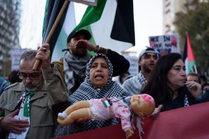 Protestuodami prieš B. Netanyahu, į gatves Izraelyje išėjo tūkstančiai žmonių