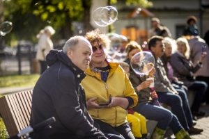 Vyresnio amžiaus žmonių įsitraukimo į visuomenės veiklas rodikliai Lietuvoje – žemesni nei ES
