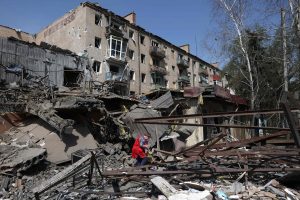 Pareigūnas: per apšaudymą Rusijos okupuotame Ukrainos mieste žuvo mažiausiai dešimt žmonių