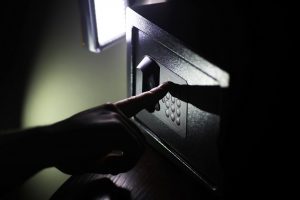 Sostinėje pavogtas seifas su 40 tūkst. eurų: ilgapirščiai turėjo patalpų raktą