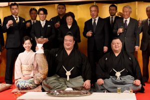 Japonui pirmąkart suteiktas aukščiausias sumo imtynininko rangas