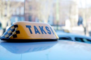 Seime – siūlymas taksi ir pavežėjų veiklą sugriežtinti jau nuo liepos