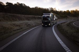 DFDS plečia savo parką elektra varomais vilkikais – užsakė dar 100 „Volvo“