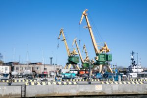 Klaipėdos uoste vilkikas su barža kliudė akvatorijos šlaitą