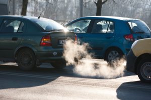 Seimas: aplinkosaugininkai keliuose galės matuoti automobilių taršą