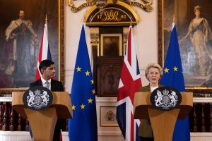 JK ir ES sutarė koreguoti „Brexito“ Šiaurės Airijos protokolą
